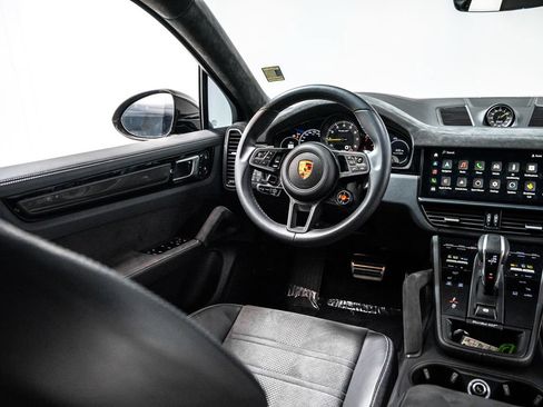 Certified 2023 Porsche Cayenne Turbo GT AWD/4WD image 44