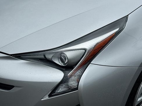 Used 2016 Toyota Prius Four FWD image 9