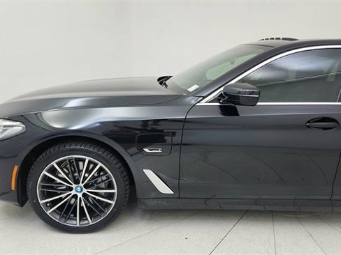 Used 2023 BMW 530e xDrive w/ Premium Package image 9