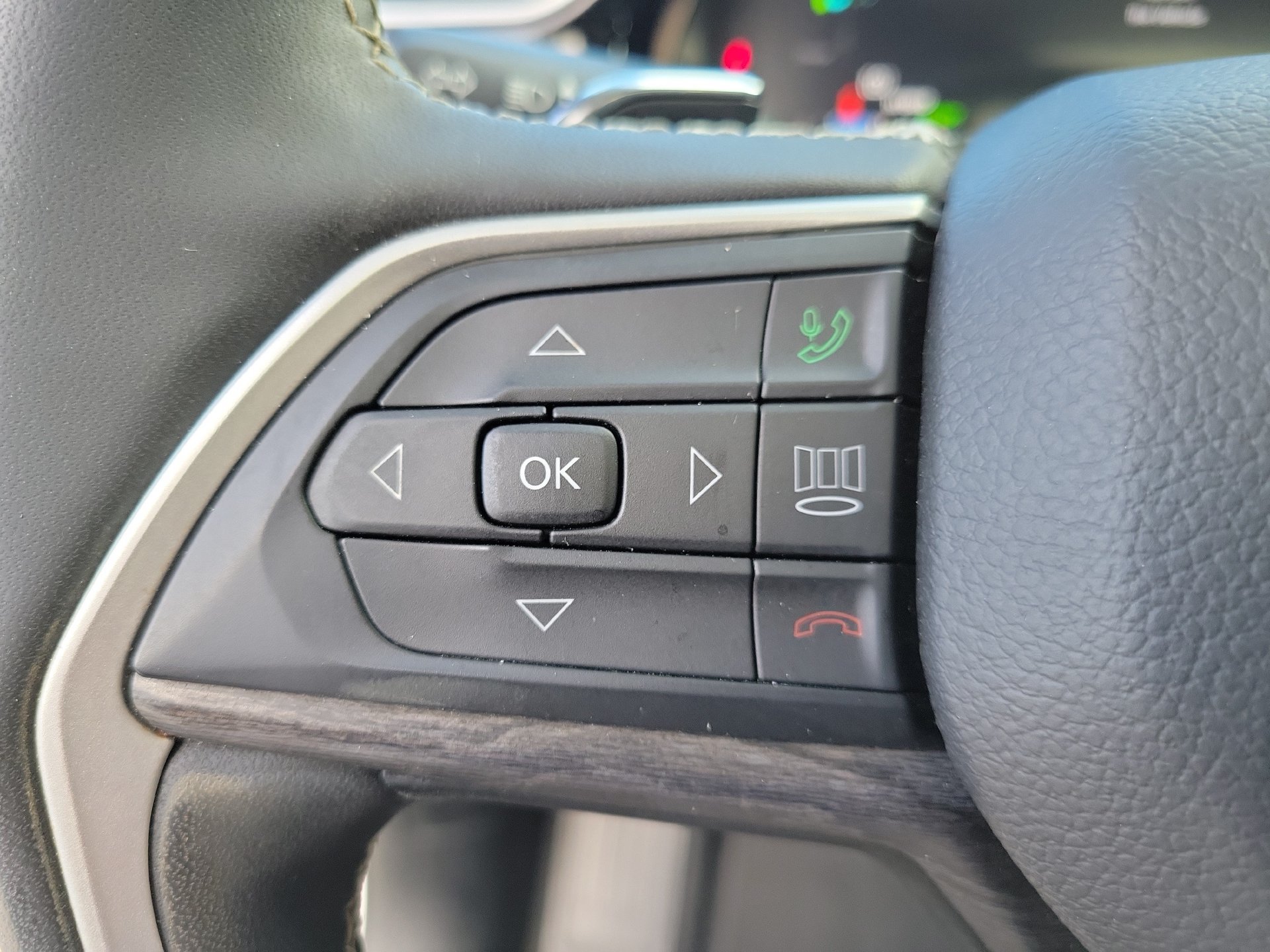 Used 2023 Jeep Grand Cherokee 4WD 4xe image 31
