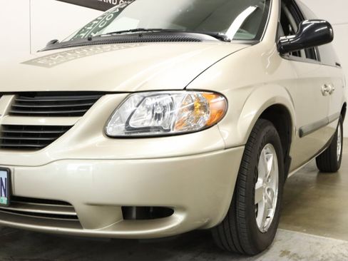 Used 2007 Dodge Caravan SXT w/ Popular Equipment Group I FWD image 5