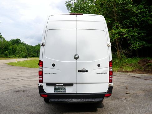 Used 2015 Freightliner Sprinter 2500 image 4