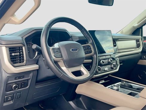 Used 2024 Ford Expedition XLT image 9