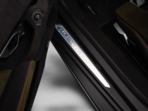 Used 2024 Lamborghini Huracan Sterrato AWD/4WD image 11