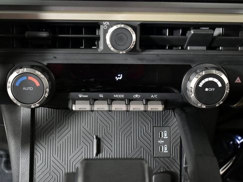 Used 2024 Toyota Tacoma TRD Sport image 36