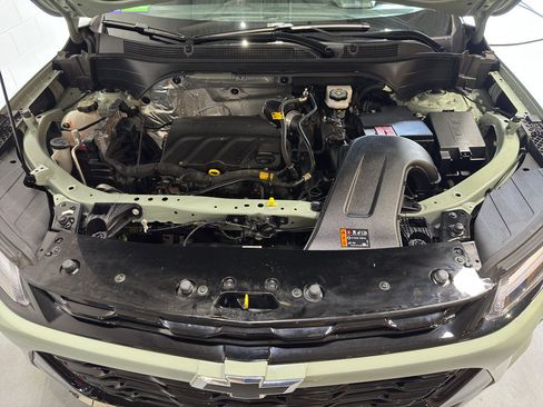Used 2025 Chevrolet Trax ACTIV w/ Sunroof Package FWD image 31