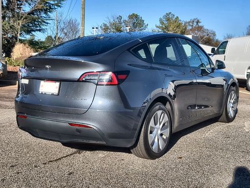 Used 2023 Tesla Model Y Long Range image 8