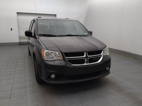 Used 2017 Dodge Grand Caravan SXT image 13