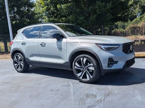 Used 2024 Volvo XC40 B5 Ultimate w/ Climate Package AWD/4WD image 2
