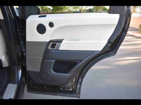 Used 2017 Land Rover Range Rover Sport HSE image 27