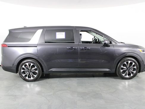 Used 2024 Kia Carnival EX image 14