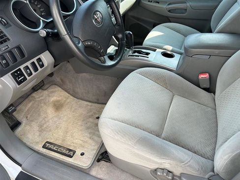 Used 2010 Toyota Tacoma PreRunner image 9