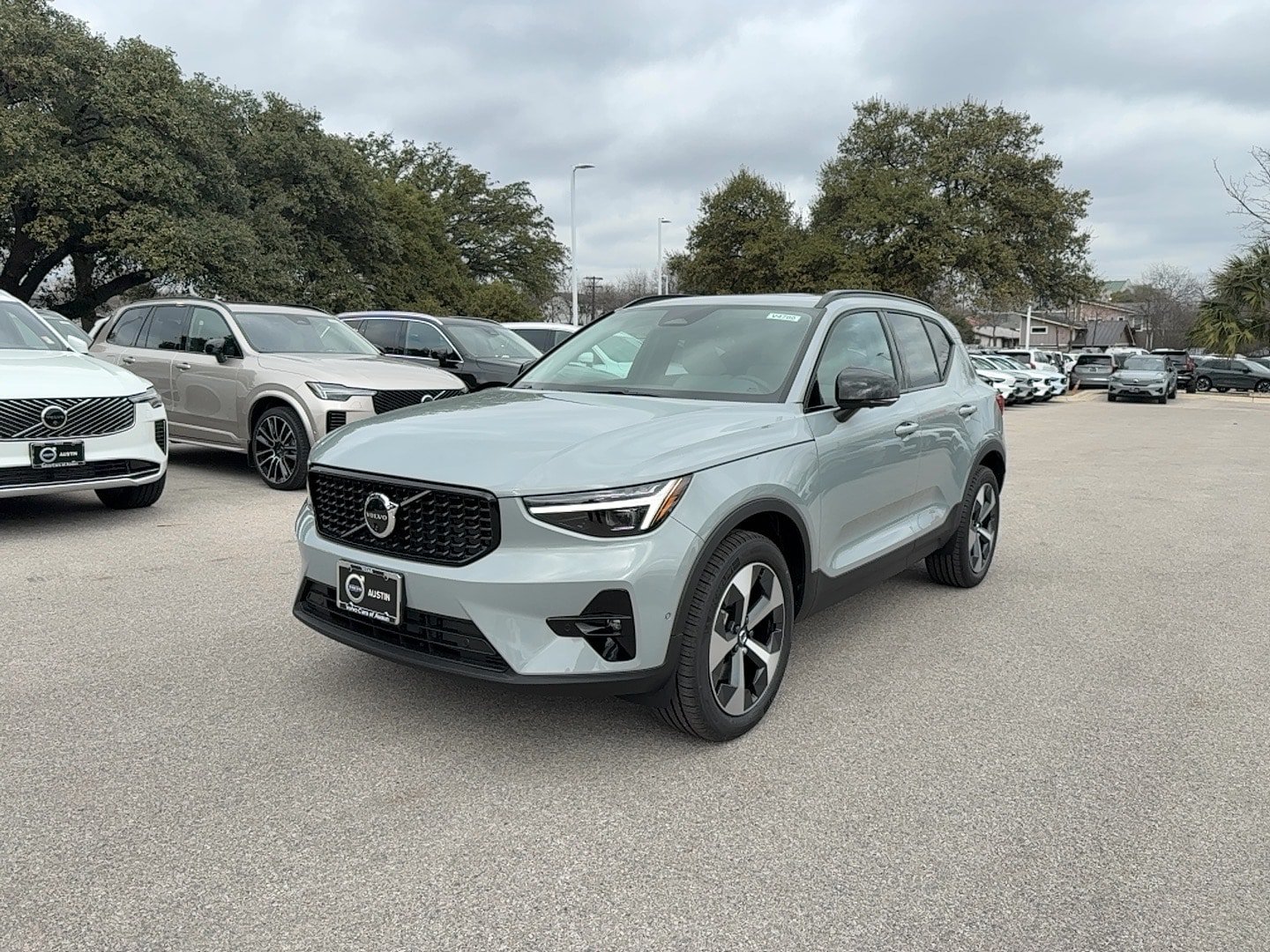 Used 2026 Volvo XC40 B5 Plus w/ Protection Package Premier AWD/4WD image 2