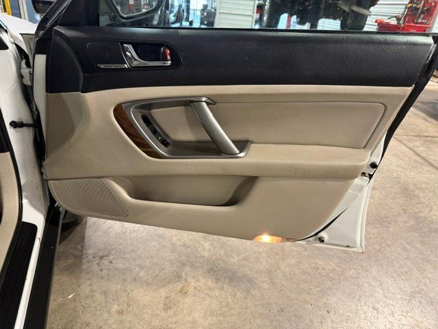 Used 2009 Subaru Outback 2.5i Limited AWD/4WD image 8