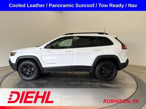 Used 2022 Jeep Cherokee Trailhawk w/ Sun, Sound & Nav Group AWD/4WD image 4