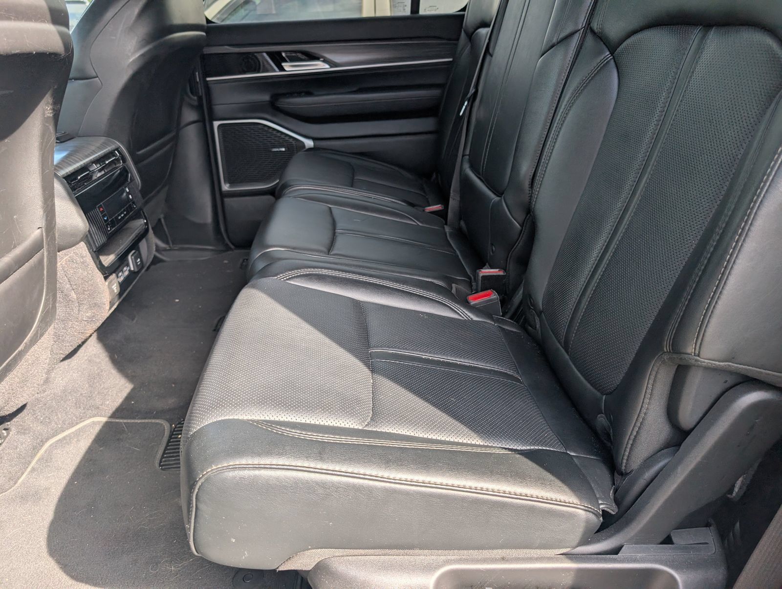 Used 2024 Jeep Wagoneer Series III w/ Flexible Seating Group AWD/4WD image 6