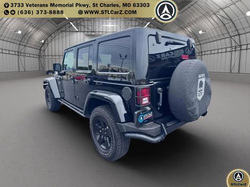 Used 2012 Jeep Wrangler Unlimited Rubicon AWD/4WD image 5