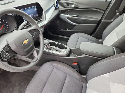 Used 2025 Chevrolet Trax LS FWD image 11