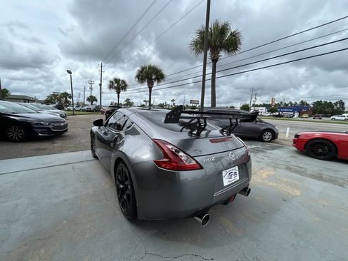 Used 2018 Nissan 370Z Coupe RWD image 4