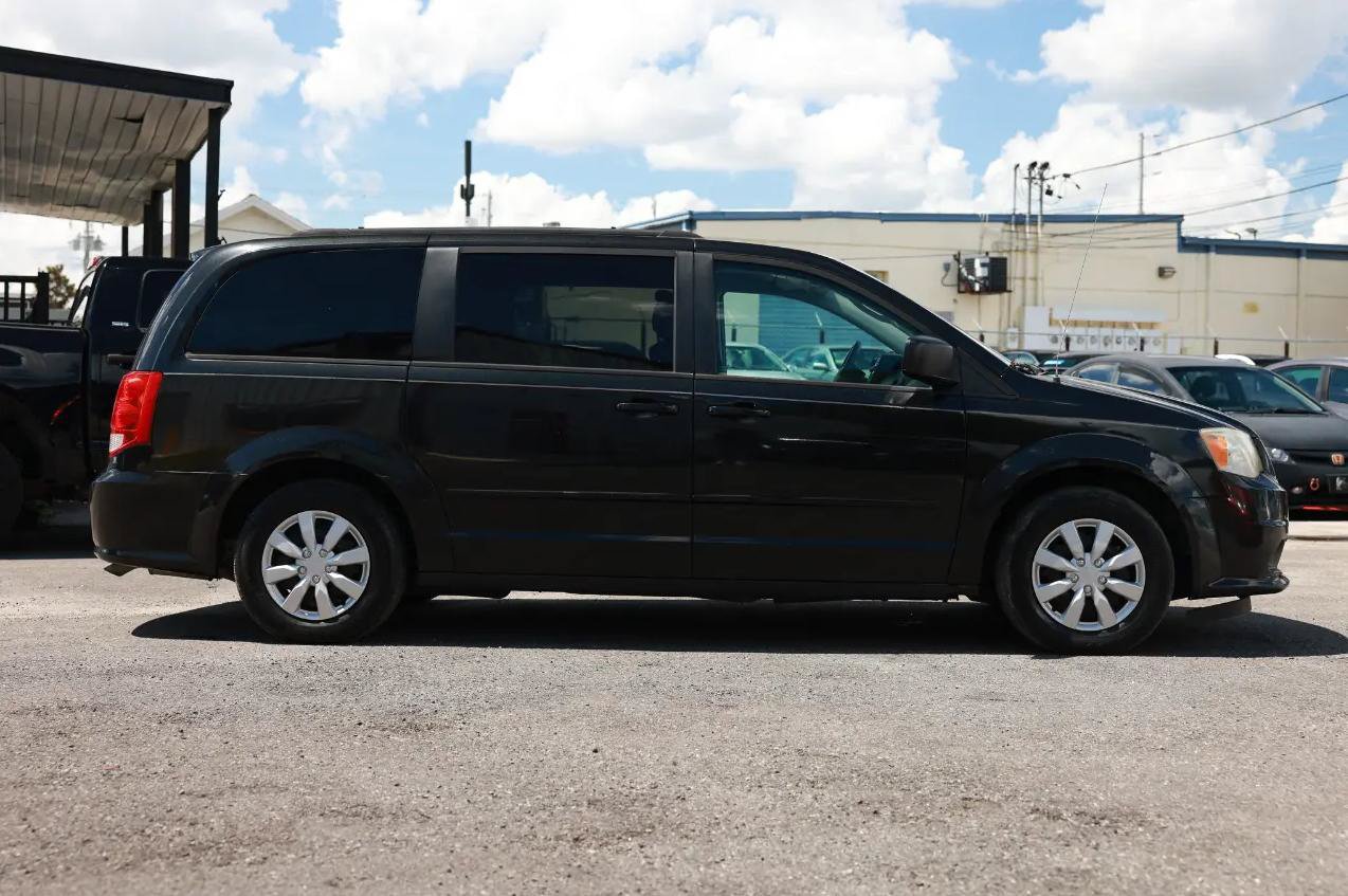 Used 2011 Dodge Grand Caravan Express FWD image 11