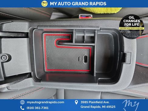 Used 2025 Chevrolet Trax RS FWD image 28