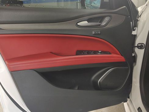 Used 2020 Alfa Romeo Stelvio Ti w/ Active Blind Spot Package AWD/4WD image 17