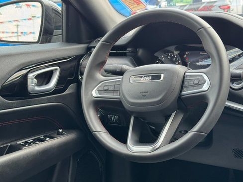 Used 2025 Jeep Compass Trailhawk AWD/4WD image 14