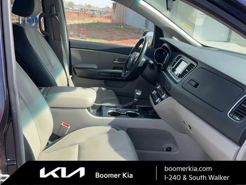 Used 2019 Kia Sedona EX image 11