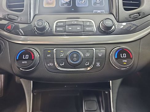Used 2018 Chevrolet Impala LT FWD image 27