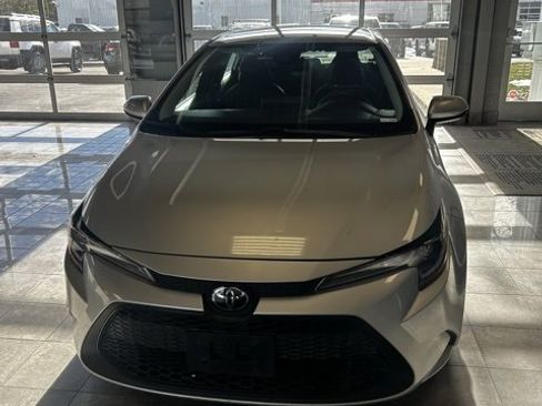 Used 2021 Toyota Corolla LE image 1