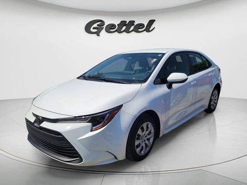 Used 2023 Toyota Corolla LE image 1