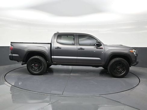Used 2017 Toyota Tacoma TRD Sport w/ Tow Package RWD image 6