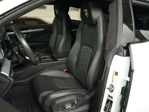 Used 2020 Lamborghini Urus image 12