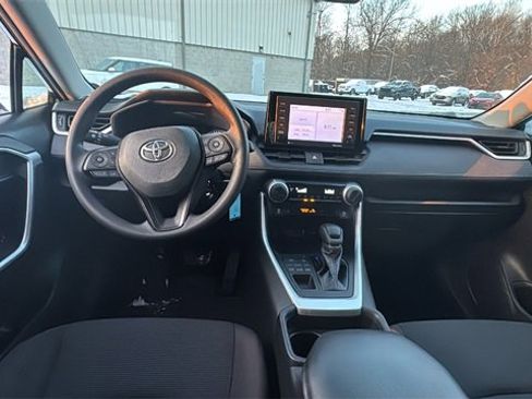 Used 2021 Toyota RAV4 LE image 9