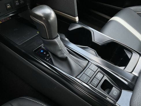 Used 2025 Toyota Camry SE image 36