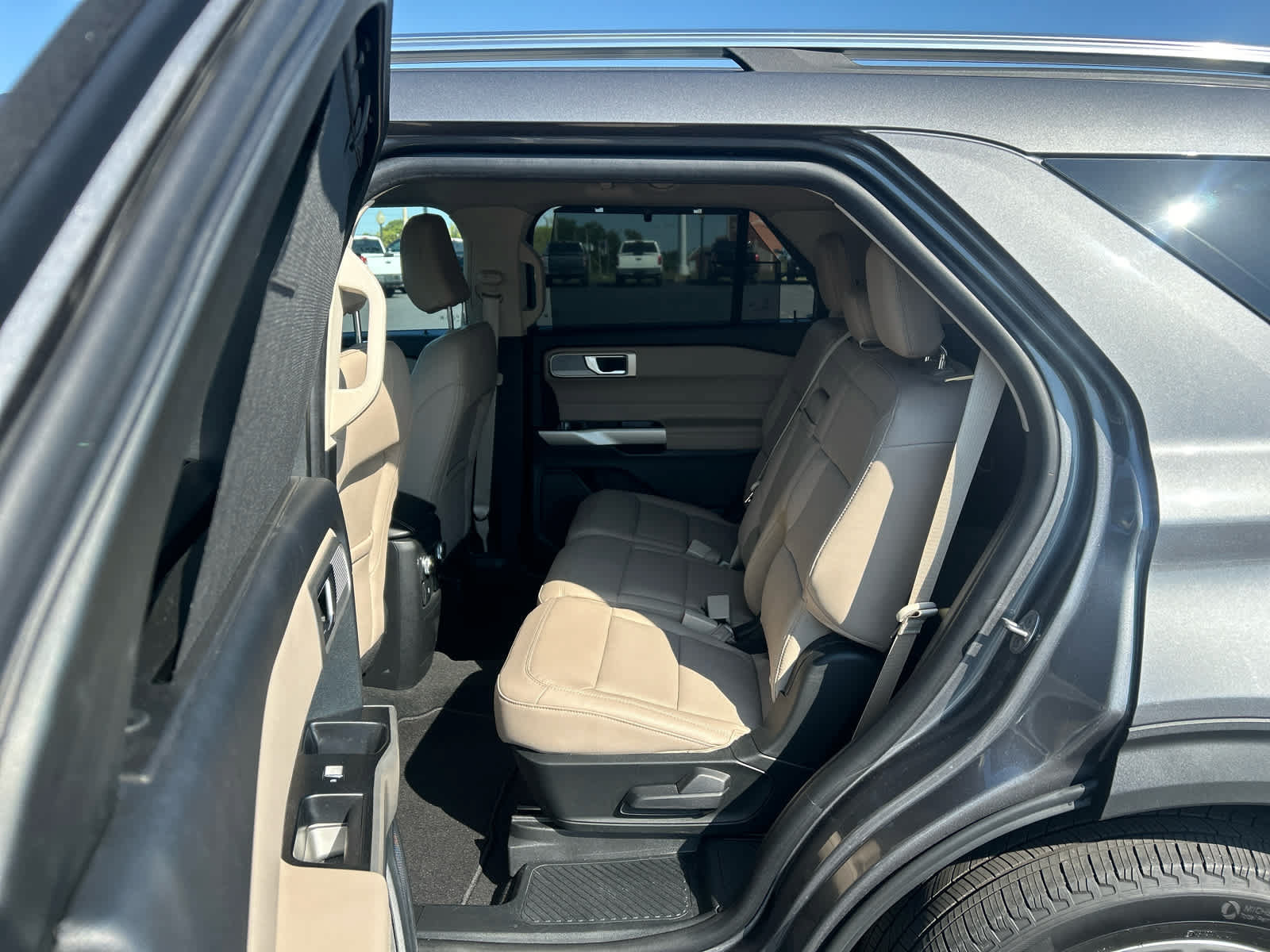 Used 2023 Ford Explorer Limited w/ Equipment Group 301A AWD/4WD image 13