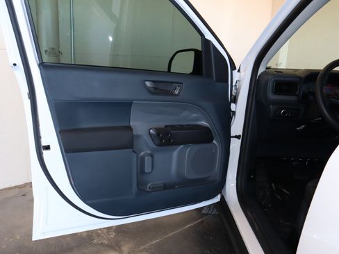 Used 2025 Ford Maverick XL w/ Equipment Group 102A image 31