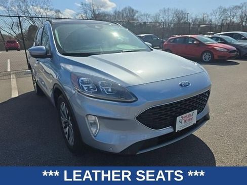 Used 2022 Ford Escape Titanium w/ Class II Trailer Tow Package image 3