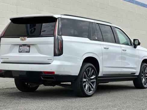 Certified 2023 Cadillac Escalade ESV Sport Platinum w/ Heavy-Duty Trailer Package AWD/4WD image 4