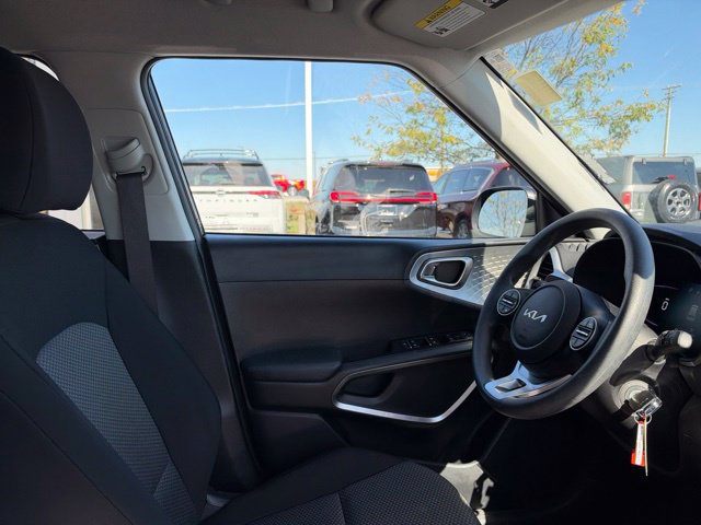 Certified 2025 Kia Soul LX w/ LX Technology Package FWD image 29