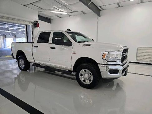 Used 2024 RAM 2500 Tradesman w/ Chrome Appearance Group AWD/4WD image 10