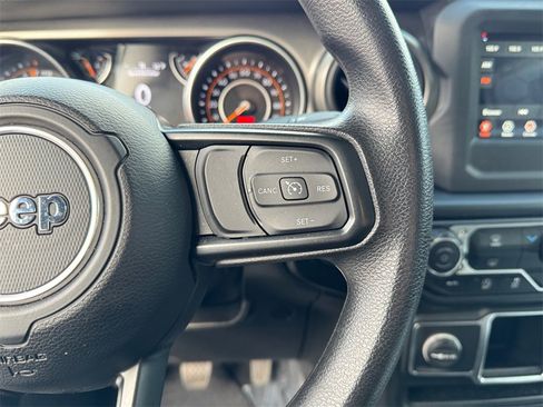 Used 2023 Jeep Gladiator Sport image 16