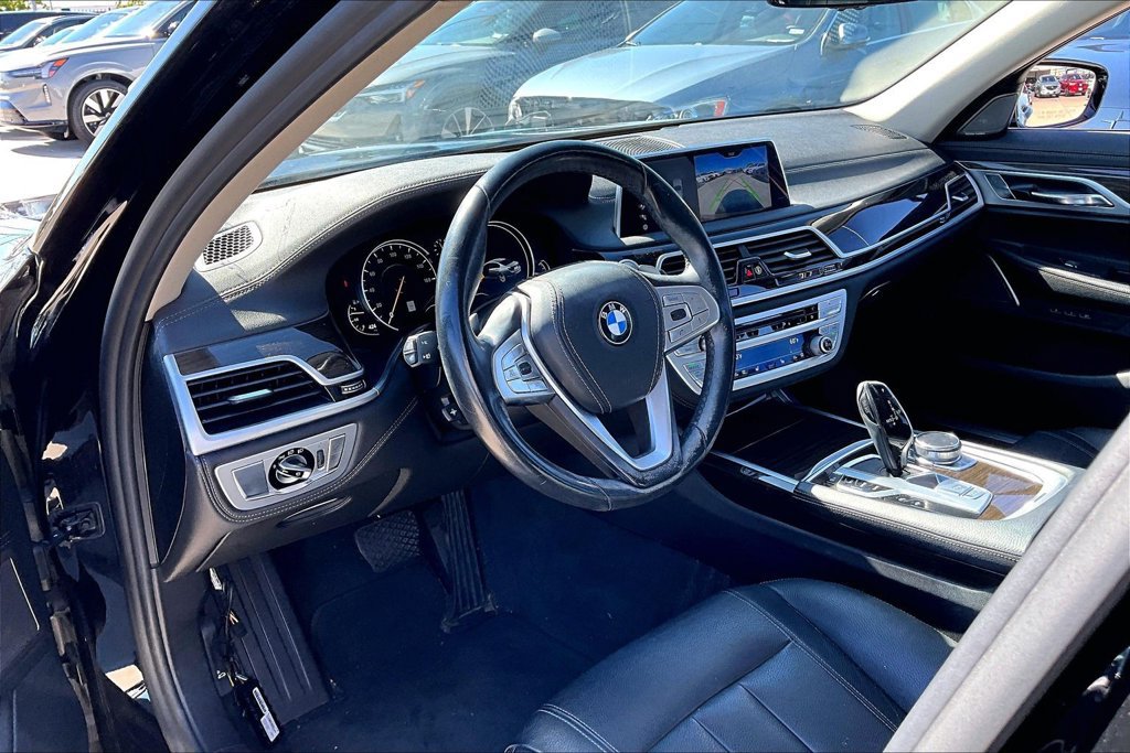 Used 2019 BMW 740i RWD image 11