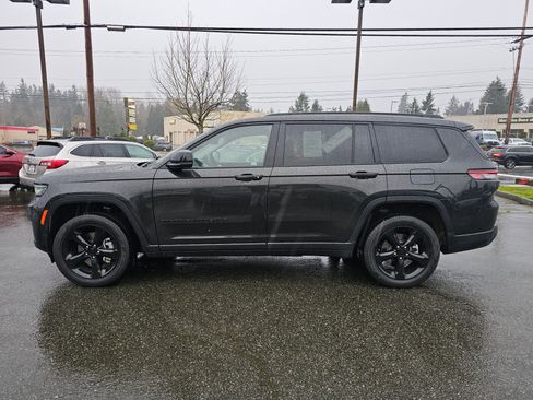 Used 2023 Jeep Grand Cherokee L Limited w/ Black Appearance Package image 4