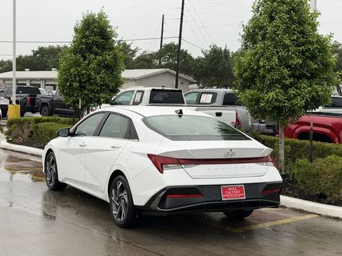 Used 2025 Hyundai Elantra SEL image 5