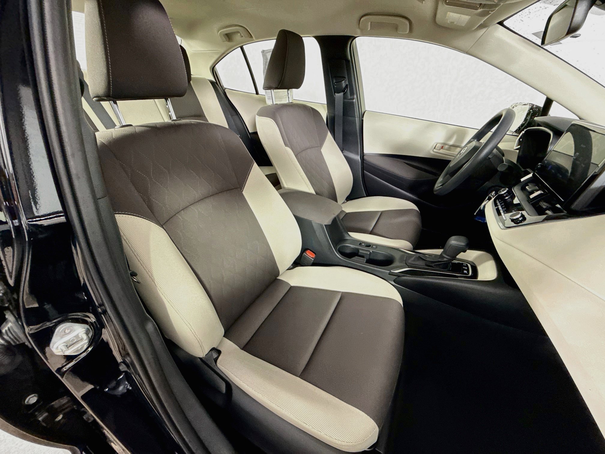 Used 2026 Toyota Corolla LE FWD image 33