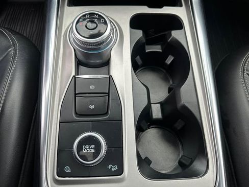 Used 2022 Ford Explorer XLT w/ Equipment Group 202A image 38