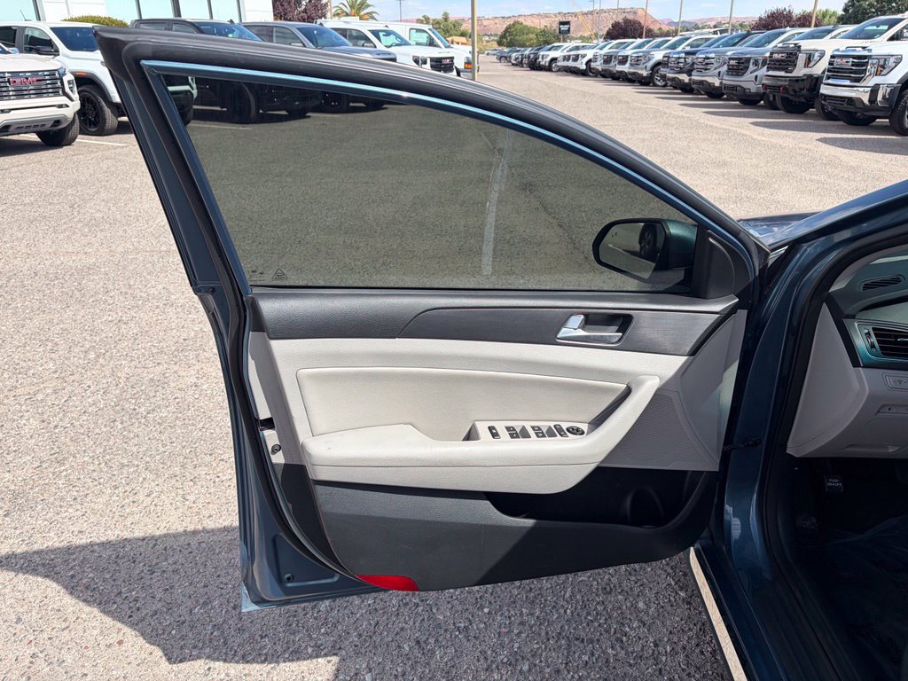 Used 2015 Hyundai Sonata Sport w/ Option Group 03 FWD image 10