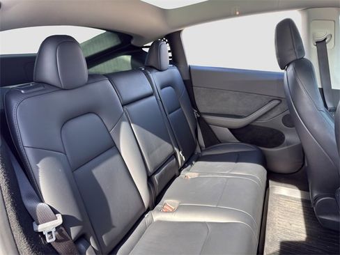 Used 2023 Tesla Model Y Long Range image 17