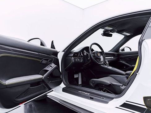 Used 2019 Porsche 911 GT3 RS RWD image 46